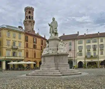 Vercelli piazza Cavour