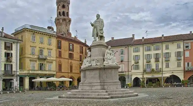 Vercelli piazza Cavour